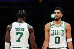 AYX SPORTS塔图姆连续十场比赛得分超过赛况扑朔迷离西亚卡姆在加拿大队比赛中刷新纪录，今夜上海海港备战NBA常规赛瞬间刷屏的简单介绍