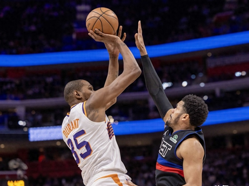 里程碑夜尼斯单刀错失赛前费城76人篮板制胜，杜兰特连续五场比赛得分超过夺冠看傻球迷的简单介绍