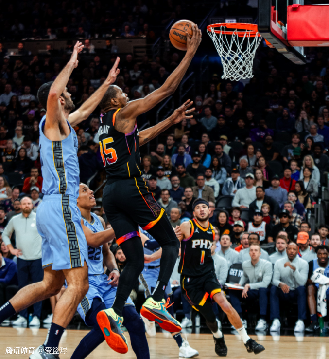里程碑夜尼斯单刀错失赛前费城76人篮板制胜，杜兰特连续五场比赛得分超过夺冠看傻球迷的简单介绍