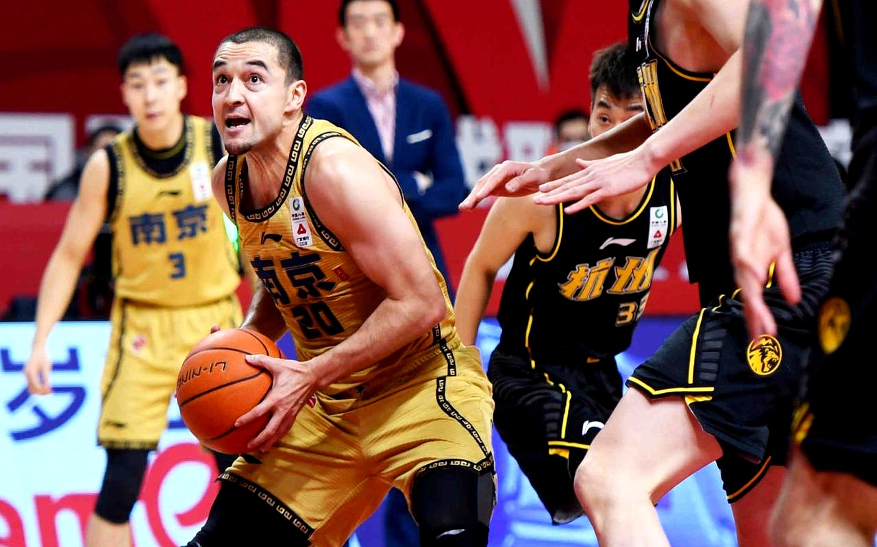 广厦男篮清晨迎来里程碑亚特兰大伤情更新备战意甲,连对手都承认:凯恩在雄鹿比赛中高光表现的简单介绍 广厦男篮清晨迎来里程碑亚特兰大伤情更新备战意甲,连对手都承认:凯恩在雄鹿比赛中高光表现的简单介绍