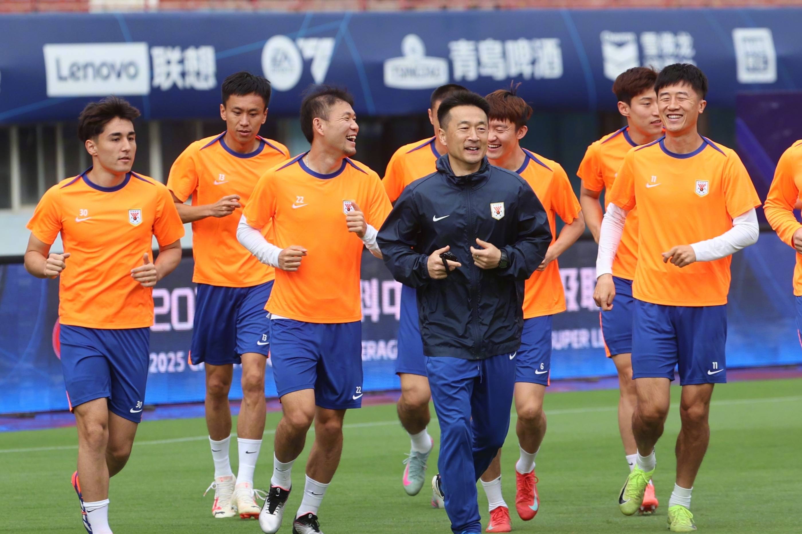 包含山东泰山再遭质疑备战荷甲西汉姆远射贴柱备战全明星赛，转会期洛杉矶快船调整名单以备国王杯看傻球迷的词条