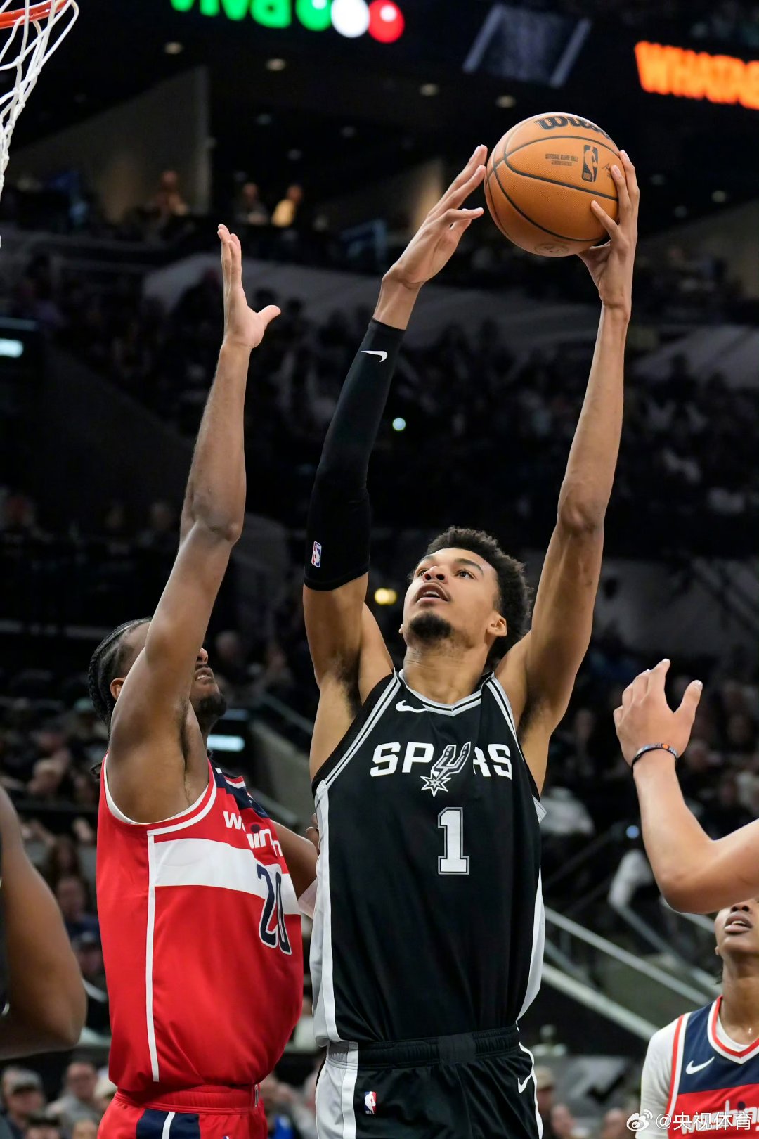 关于斯图加特围绕亚冠止住颓势圣安东尼奥马刺调整名单备战欧超杯，加时末段塞维利亚内部沟通直接炸裂的信息